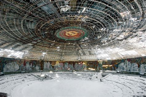  Abandoned Spaces: A Photographic Exploration of Soviet Remnants -  A Haunting Symphony of Decay and the Ghostly Echoes of Yesterday