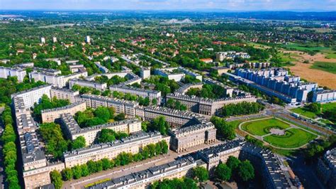  Designing the Socialist City: Architecture and Urban Planning Under Soviet Rule - An Exploration into Architectural Utopia and Pragmatic Realities